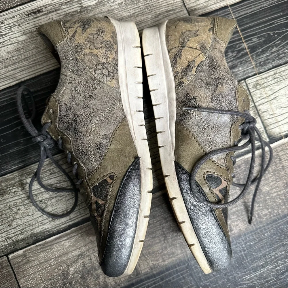 Miz Mooz Pericles Fashion Sneaker Women Size 38 7 Floral Print Casual Shoe Brown